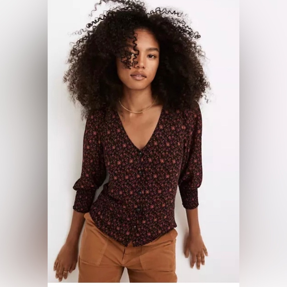 🌸 Chelsea & Theodore Floral Button-Front Blouse – Size S